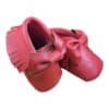 Mocasín con moño rojo