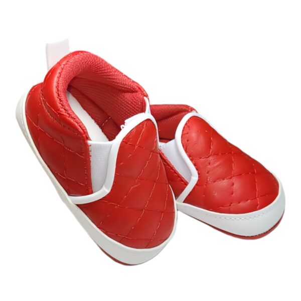 Tenis rojo slip-on capitoneado