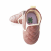 Tenis café slip-on capitoneado